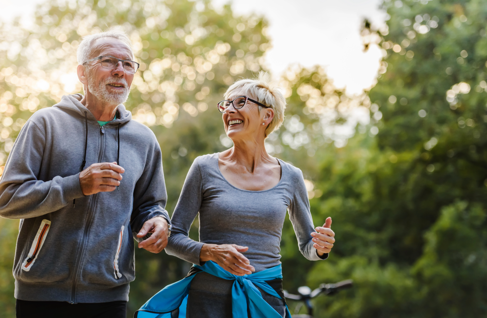 Couple walking to improve their brain health and cognitive function